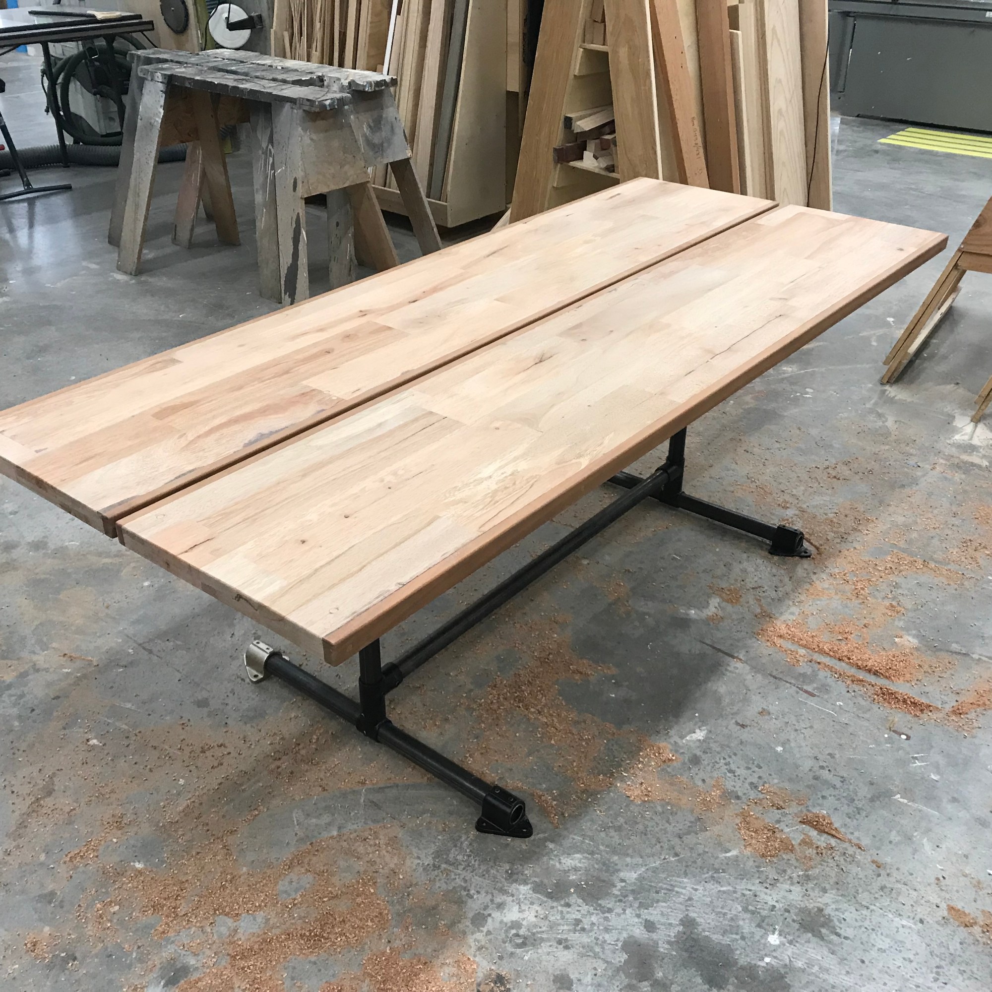 Casa Dining Table construct
